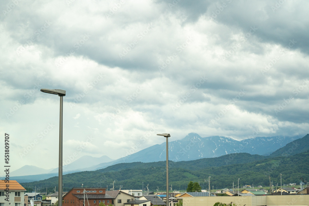 上越妙高駅から妙高の山々を臨む 上越妙高駅から妙高の山々を臨む