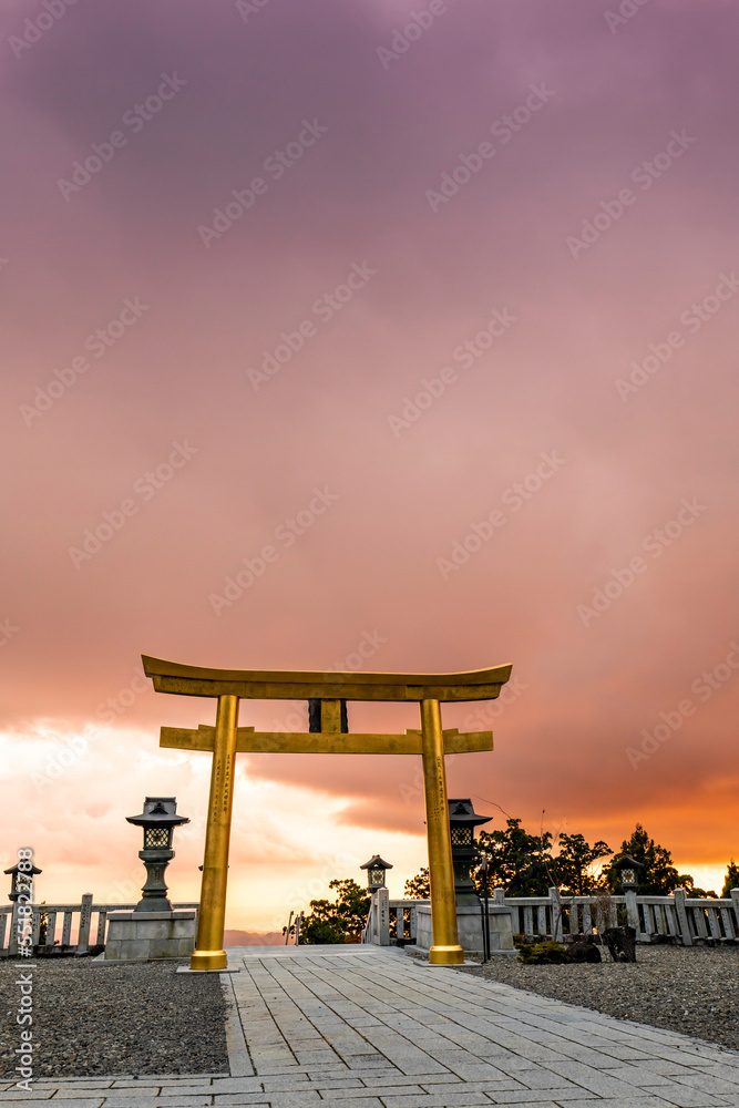 静岡県浜松市にある秋葉神社の黄金の鳥居