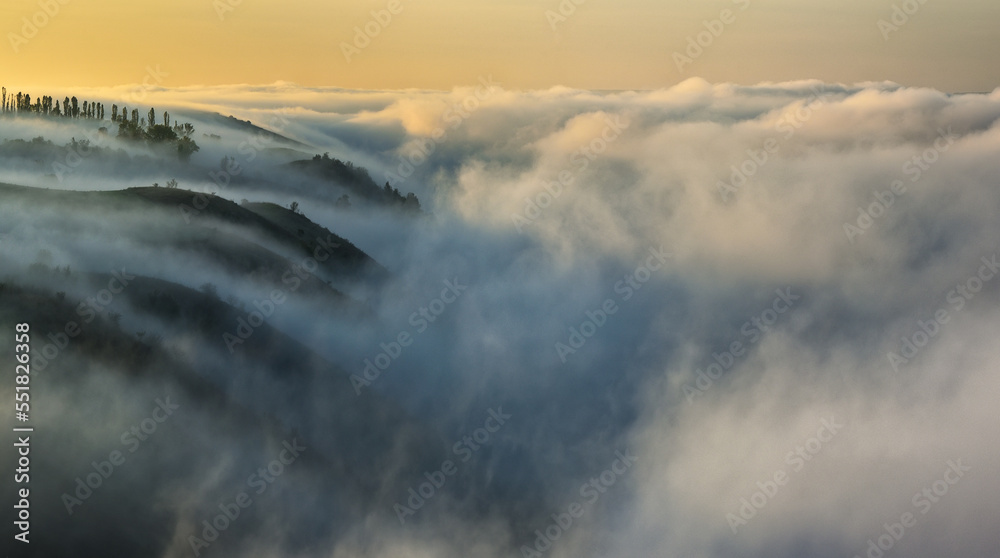 Obraz premium fog in the canyon. Autumn morning in the Dnister river valley. Nature of Ukraine