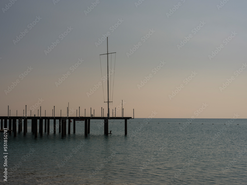 Obraz premium old pier and seascape