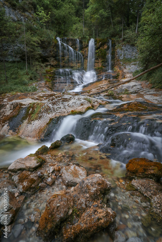 Wei  bach-Wasserfall bei Inzell  Bayern .