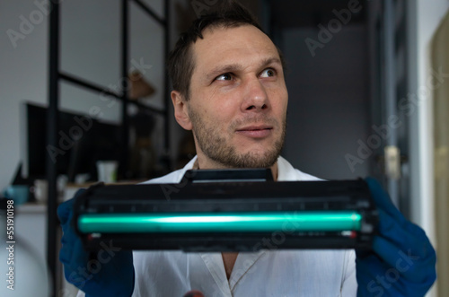 a specialist in the repair of printers refills and makes maintenance of the cartridge from a laser printer.
