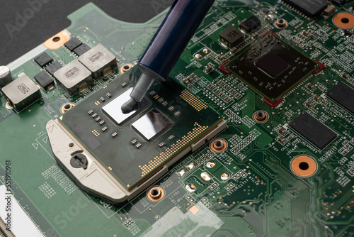 laptop maintenance, applying thermal paste to the processor