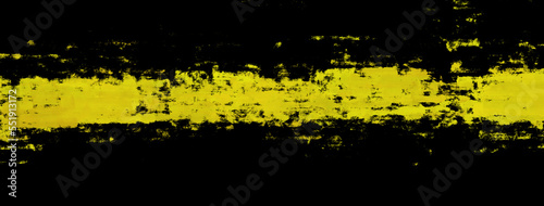 Sfondo orizzontale banner background nero con linee di spray gialla photo
