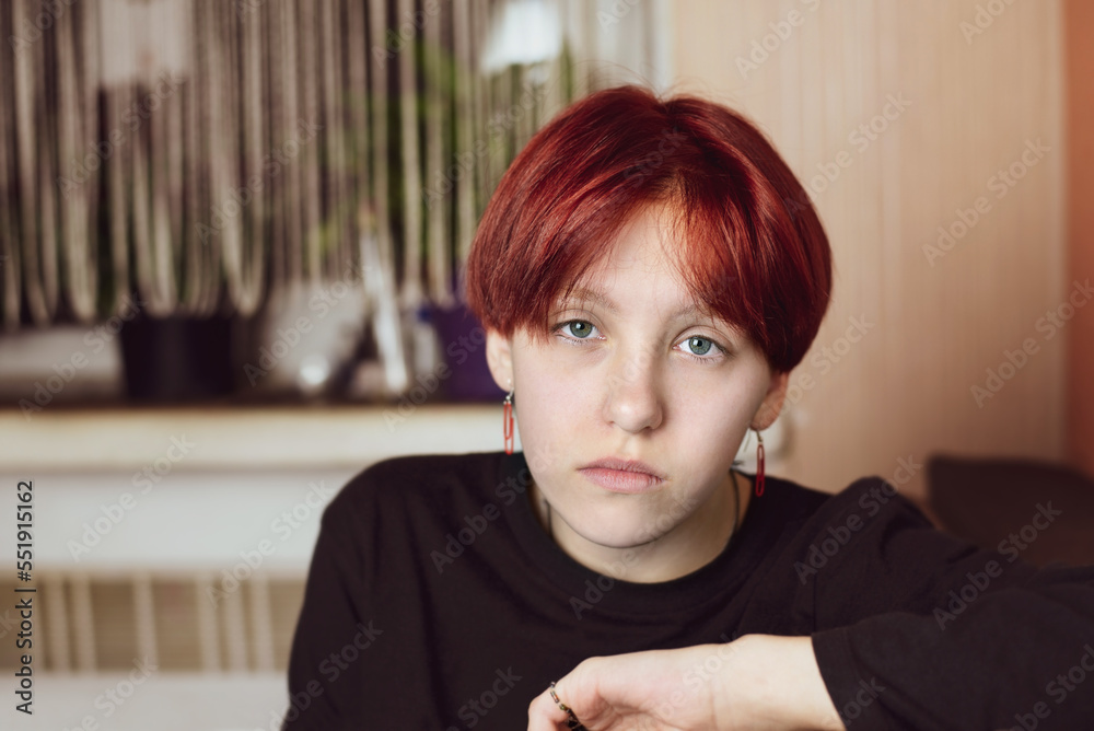 Φωτογραφία A young girl feels lonely, the girl has a teenage period, it is difficult for he