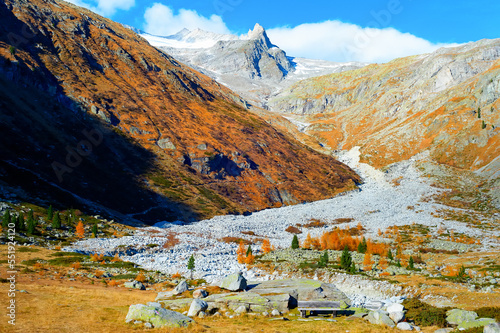Mountain peaks landscape au...