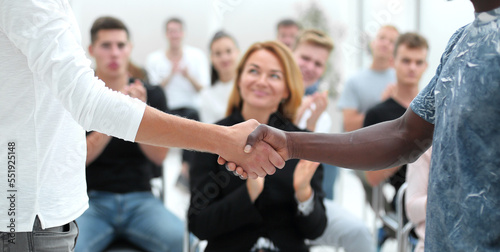 young men shake hands before the start of the briefing © ASDF