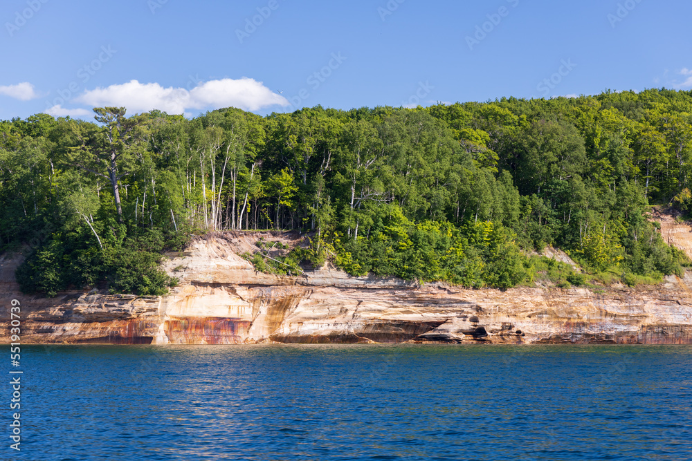 Foto de Natural arches and sea caves along Lake Superior at Pictured