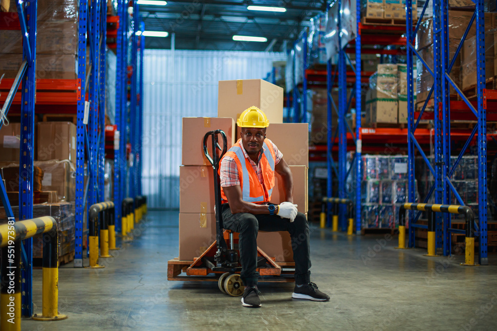 Obraz premium Bankruptcy or Depressed Industrial African American workers in warehouse factory. import export shipping logistics industrial transportation concept