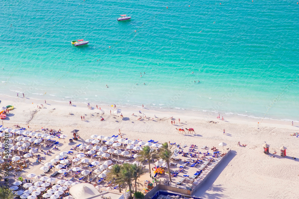 Φωτογραφία background photo top view of the beach, sea and vacationers, from a great height