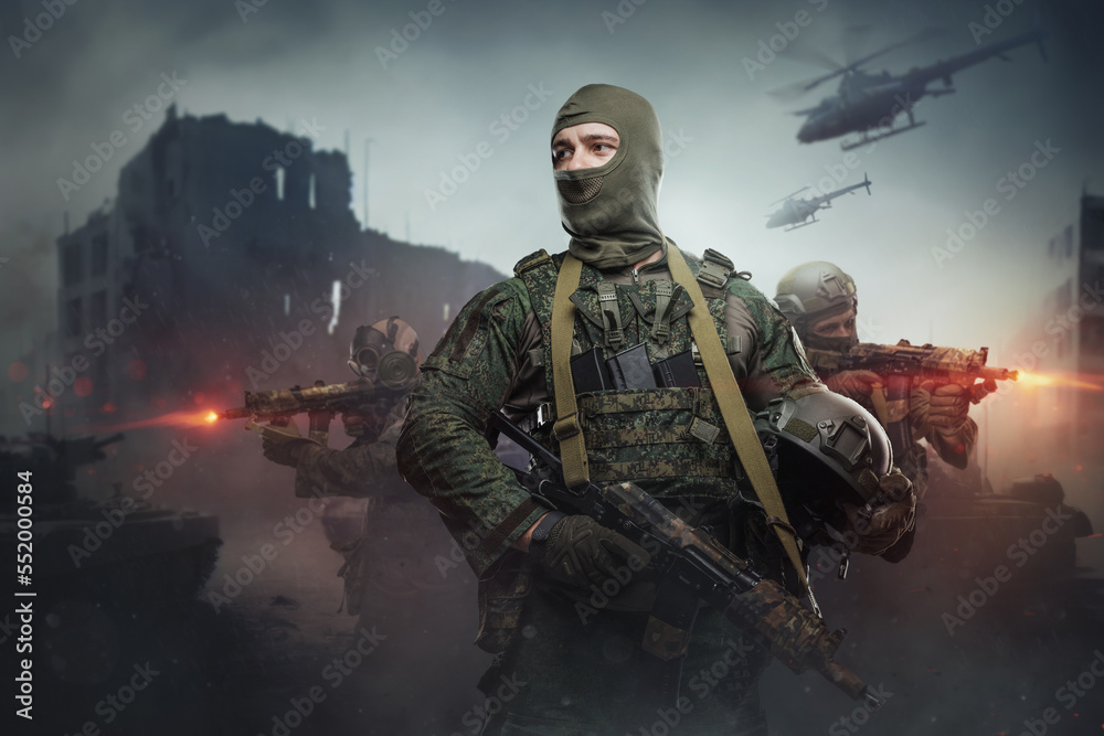 Φωτογραφία Portrait of military man with camouflage uniform in battlefield in city