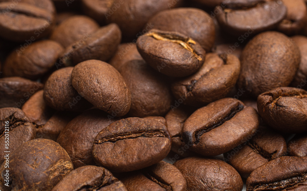 Naklejka premium coffee grains closeup for background