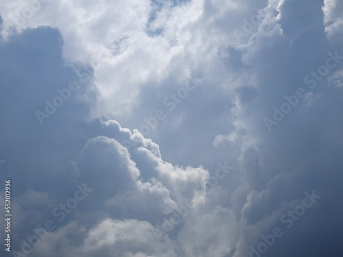 Nuages contrastés avant la tempête