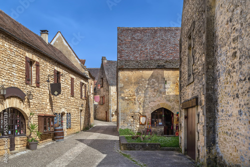 Fototapeta Naklejka Na Ścianę i Meble -  Street in Beynac-et-Cazenac, France