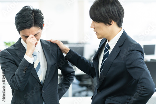 Foto 励ますビジネスマン