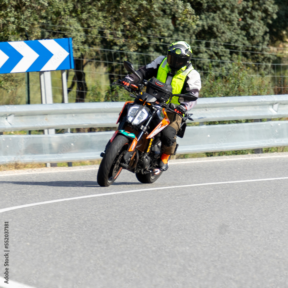 moto rodando en madrid