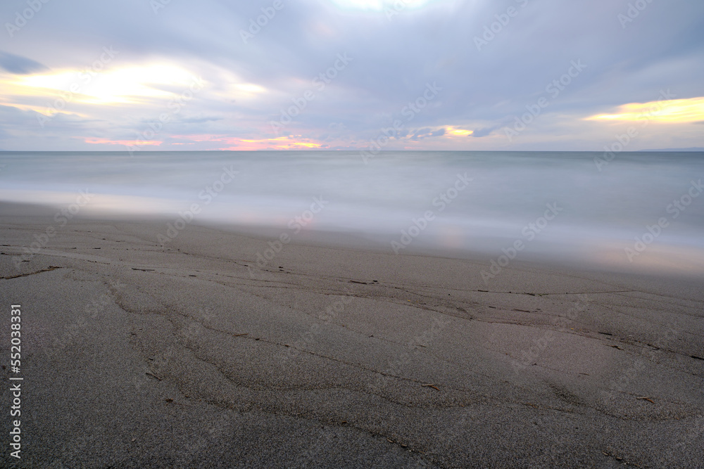 Obraz premium Quiet beach, Dec 3rd, 2022