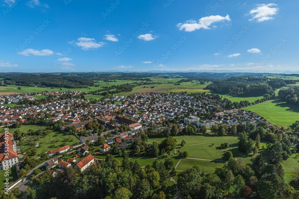 Ottobeuren im Luftbild, Blick Richtung Süden zum Alpenrand