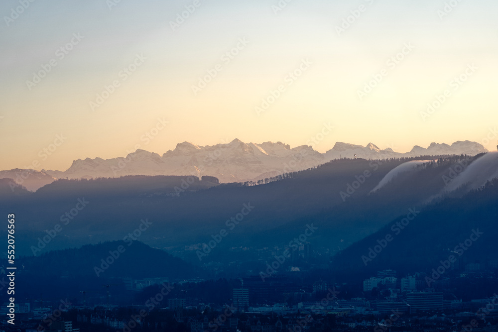 Obraz premium Aerial view over City of Zürich with Swiss Alps in the background on a sunny autumn evening. Photo taken December 6th, 2022, Zurich, Switzerland.