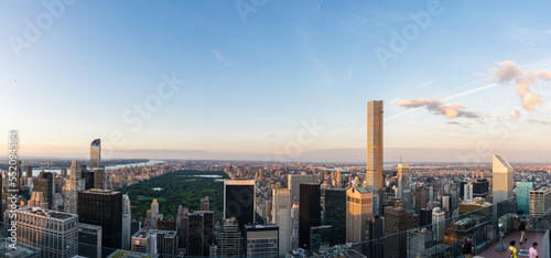 Skyline di New York dal top of the rock al tramonto