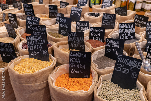 kinds of spices in market