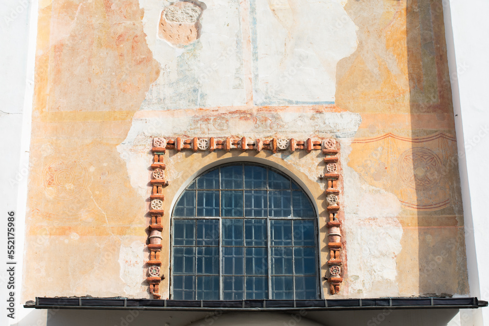 Fototapeta premium vintage windows on a white building