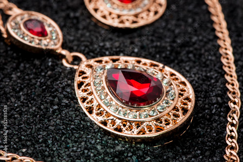 Obraz premium Set of golden set with diamonds over black background