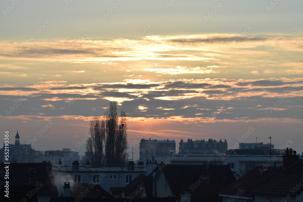 Lever de soleil tôt le matin