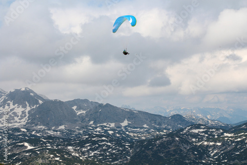Paraglider in den Alpen