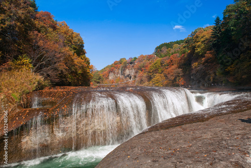 紅葉の吹割の滝