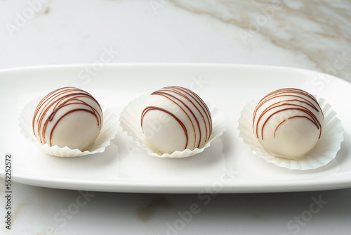 Obraz na plátně White chocolate candy on white plate close up