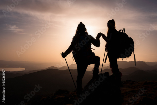 Happiness and success of couples reaching the summit mountains together