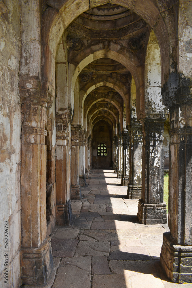 Jami Masjid, Archway corridor with intricate carvings in stone,  built by Sultan Mahmud Begada in 1509, Champaner-Pavagadh Archaeological Park, a UNESCO World Heritage Site, Gujarat, India