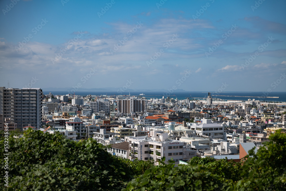 沖縄・浦添大公園から見下ろす街の風景