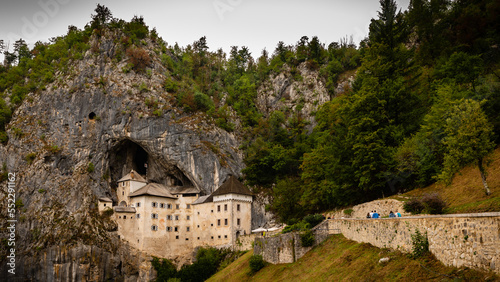 Wallpaper Mural castello di Predjama Slovenia Torontodigital.ca