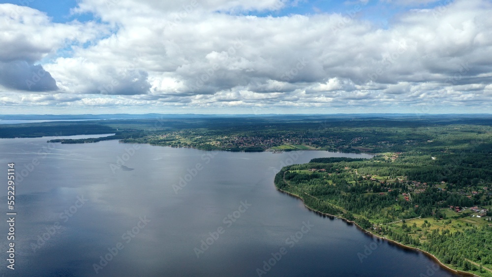 survol du lac Siljan en Suède entre Rattvik et Mora	