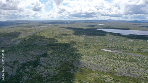 Lacs et chute d'eau dans le parc national de Fulufjället à la frontière entre la suède et la Norvège 