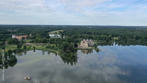 ch  teau au bord du lac Hj  lmaren en Su  de pr  s d   rebro