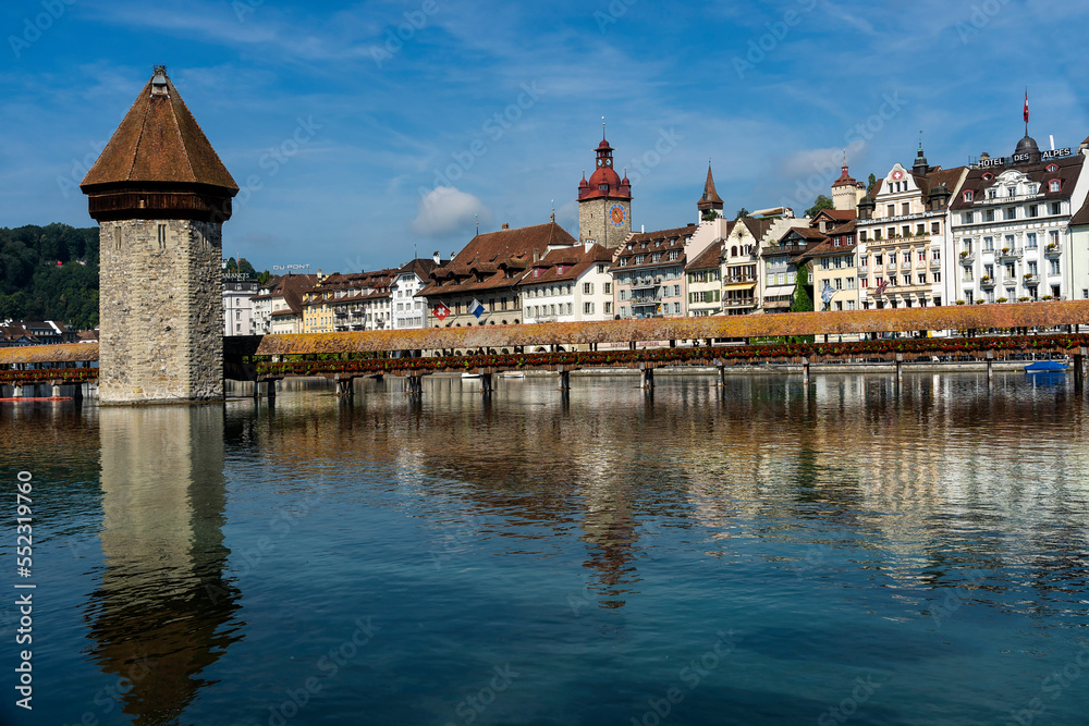 Luzern mit Kapellbrücke, Wasserturm und Rathausquai Luzern mit Kapellbrücke, Wasserturm und Rathausquai