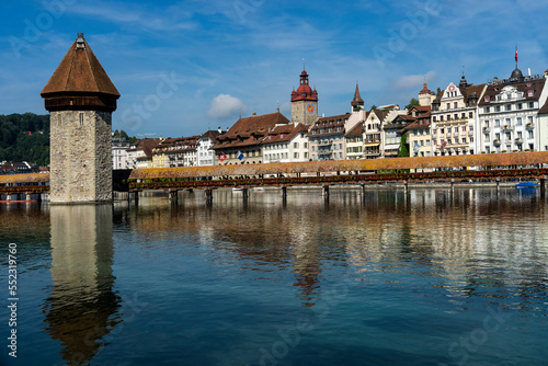 Luzern mit Kapellbrücke, Wasserturm und Rathausquai