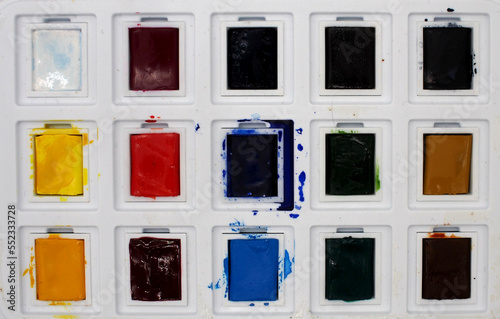 Caja de acuarelas vistas desde arriba. Concepto de arte, pintura, artista. Paleta de acuarelas.