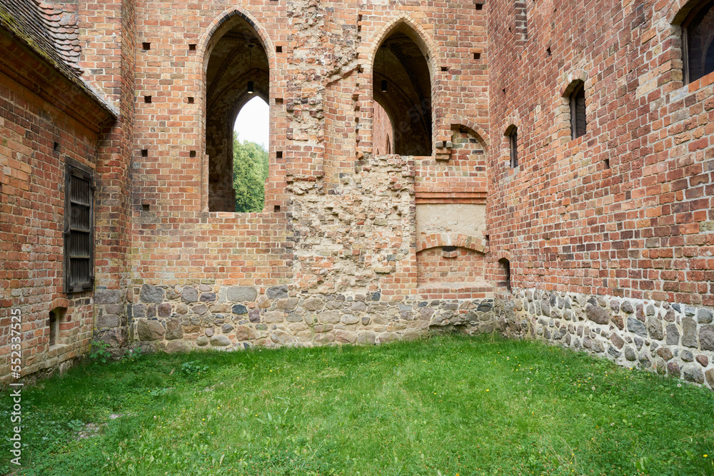 Das gotische Kloster Chorin in Brandenburg - Innenhof