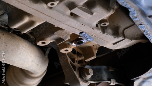 Fotografie Replacing and draining old engine oil from the car