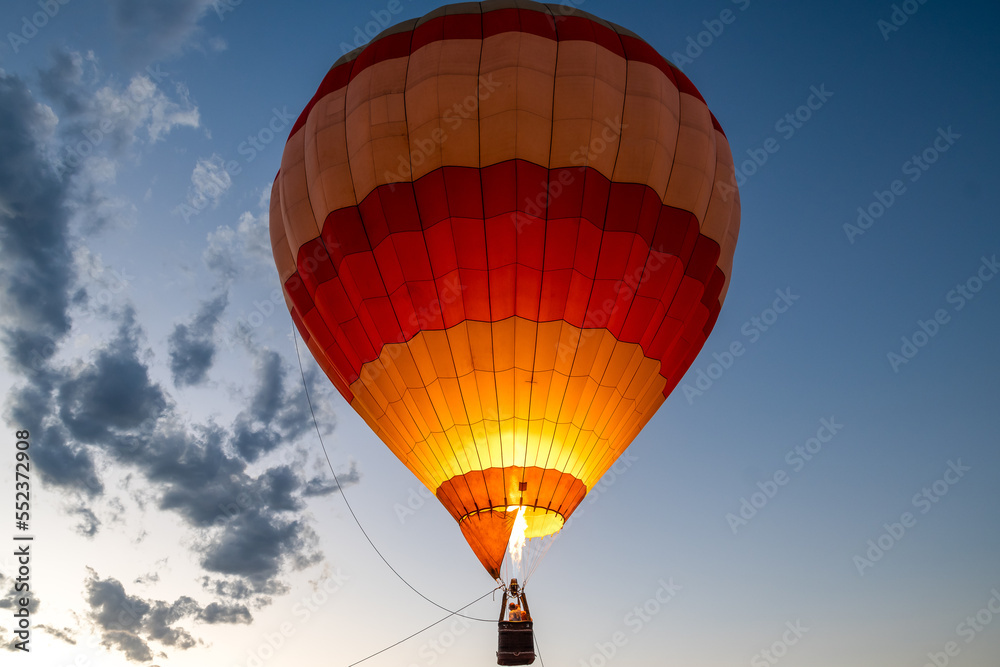 Fototapeta premium Air balloon in the evening sky