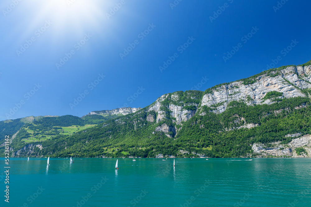 Obraz premium Panoramic view of lake in mountains