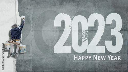 Facade painter writing Happ...