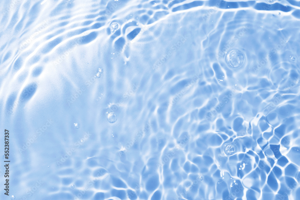 Obraz premium water surface with ripples 波紋のある水面