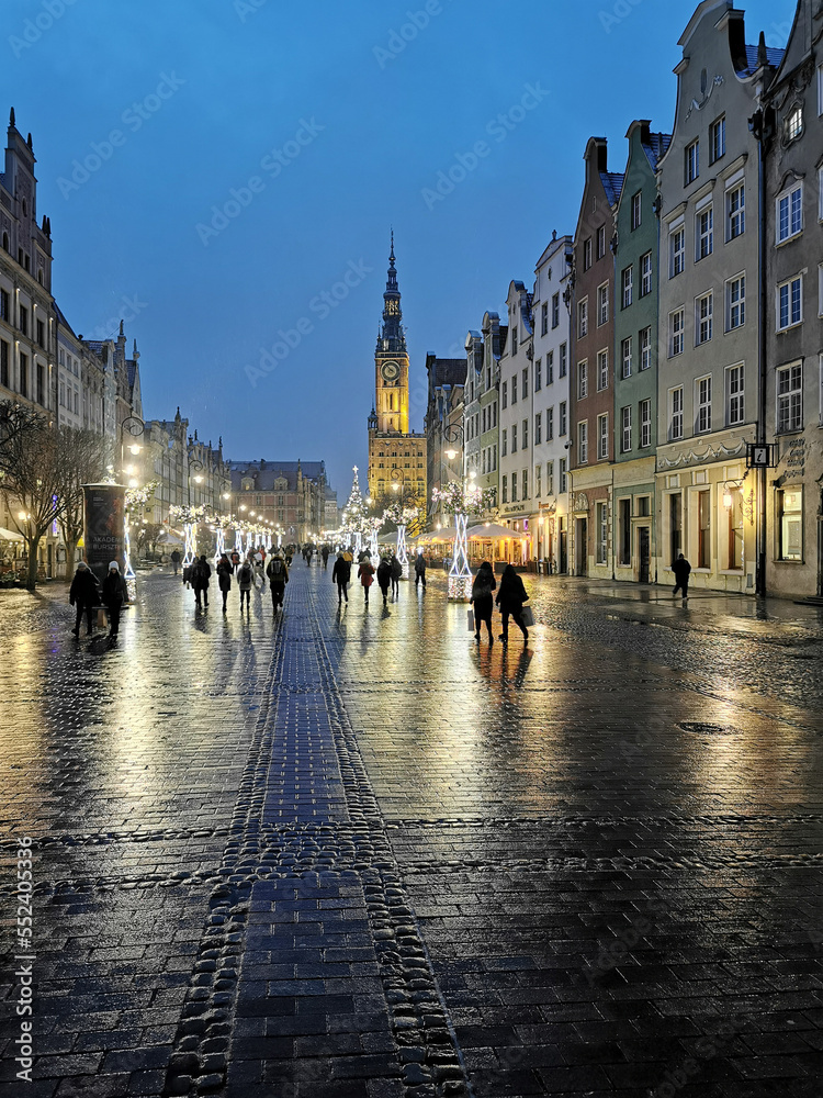 2022-12-08 tourists people walk along the evening street of the old town in winter gdansk poland