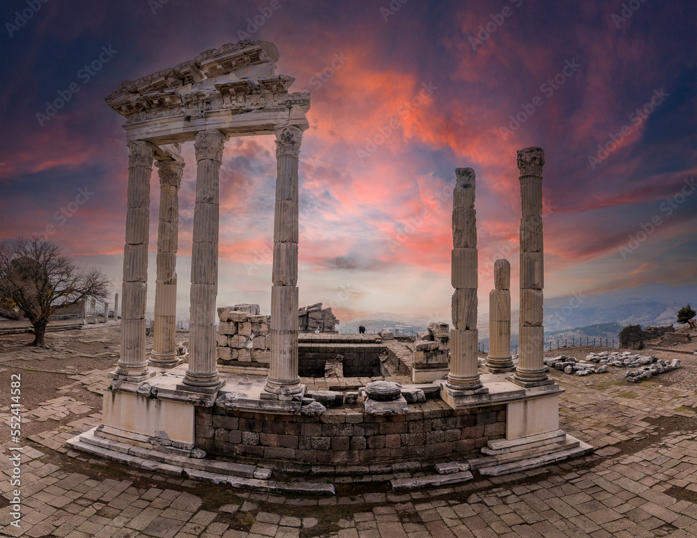 Fototapeta premium The Temple of Trajan in Pergamon Ancient City