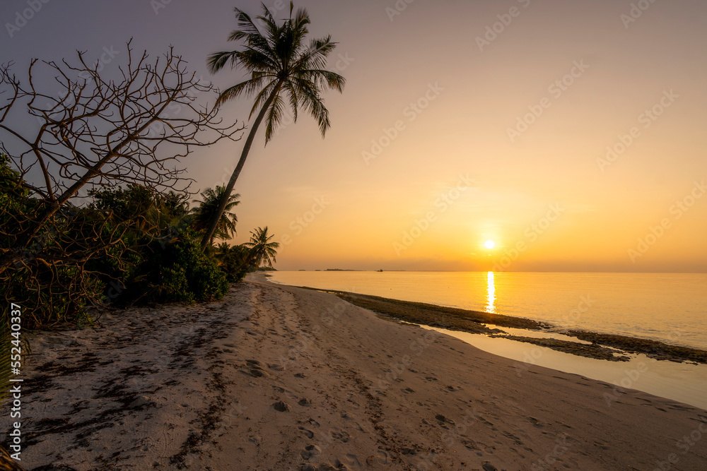 Naklejka premium Sunset in the Maldives